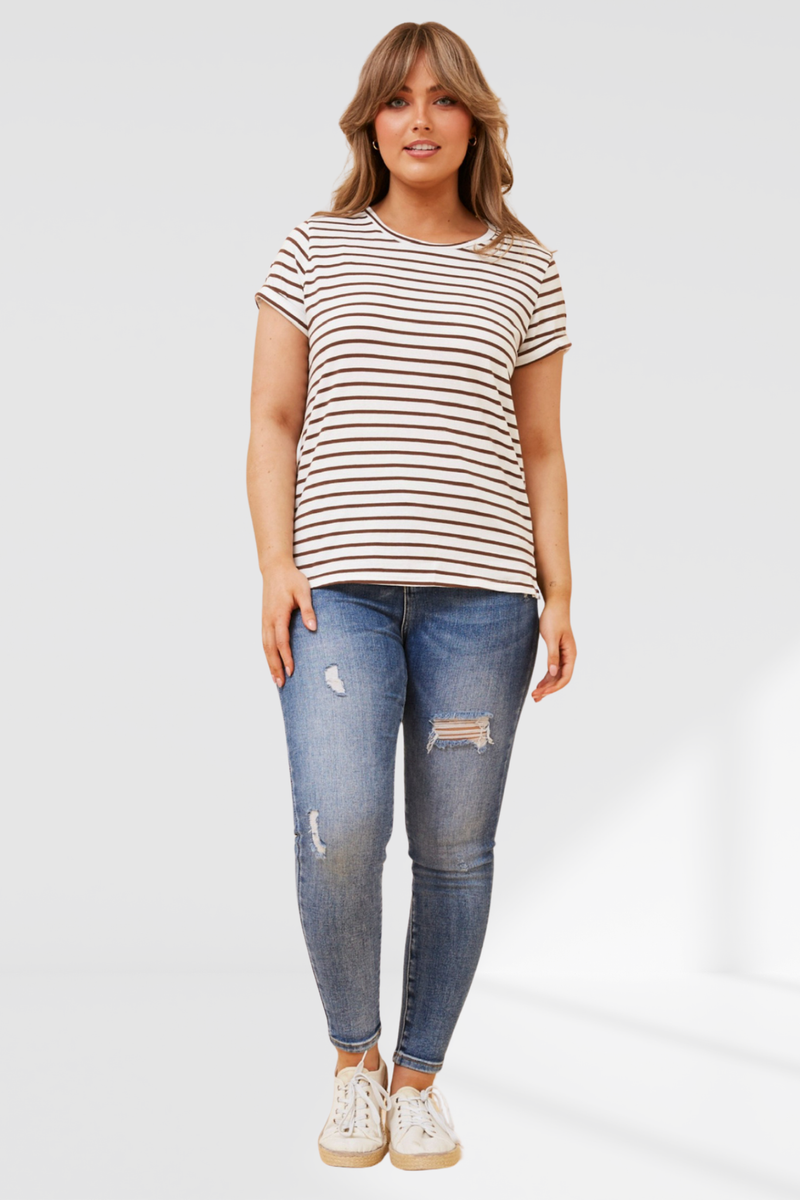 Oakley tee- chocolate/ White